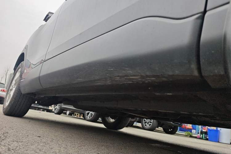 Used Toyota Corolla Cross 2023 2.0L Elite Edition Right Side Sill