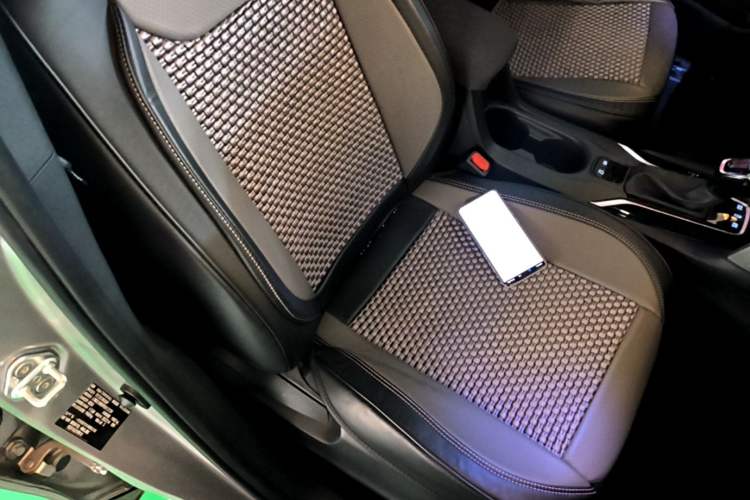 Used Toyota Corolla Cross 2023 Dual-Motor 2.0L Pioneer Edition Right Front Seat