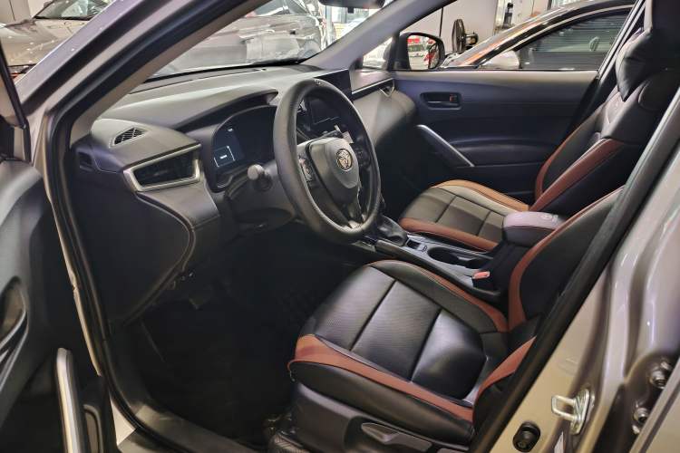 Used Toyota Corolla Cross 2023 2.0L Elite Edition Interior 4