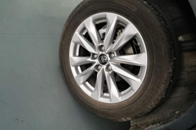 Used Toyota Corolla Cross 2023 Dual-Motor 2.0L Pioneer Edition Right Rear Wheel Hub