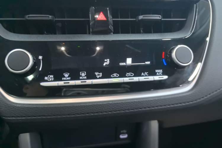 Used Toyota Corolla Cross 2023 2.0L Elite Edition Audio And AC Panel