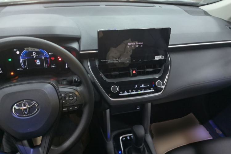 Used Toyota Corolla Cross 2023 2.0L Elite Edition Center Console
