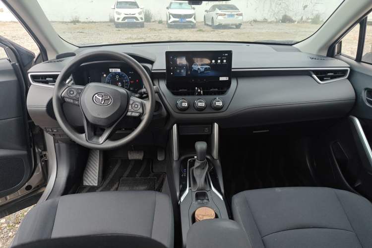 Used Toyota Corolla Cross 2023 2.0L Pioneer Edition Center Console