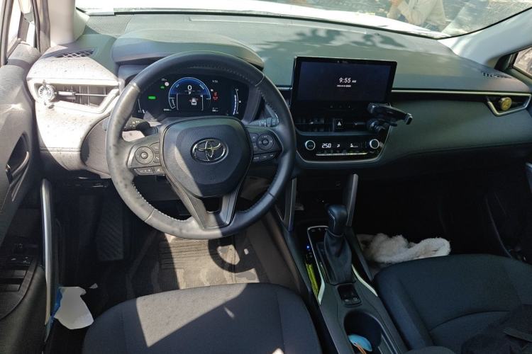 Used Toyota Corolla Cross 2023 Dual-Motor 2.0L Elite Edition Center Console