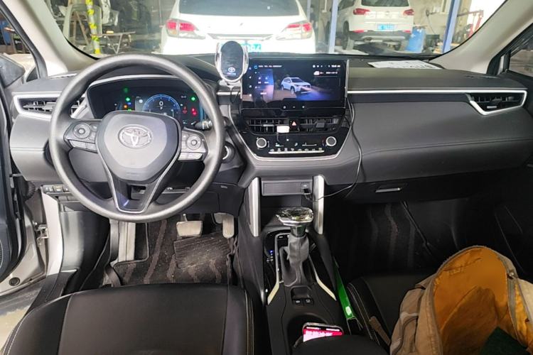 Used Toyota Corolla Cross 2023 2.0L Elite Edition Center Console