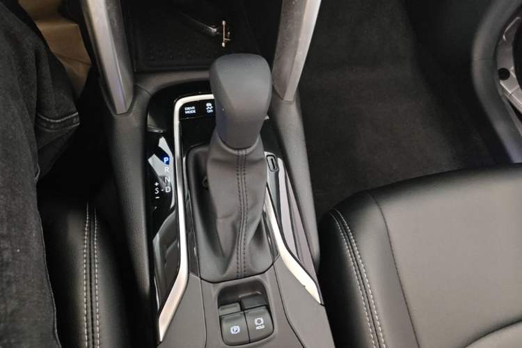 Used Toyota Corolla Cross 2023 Dual-Motor 2.0L Pioneer Edition Gear Lever