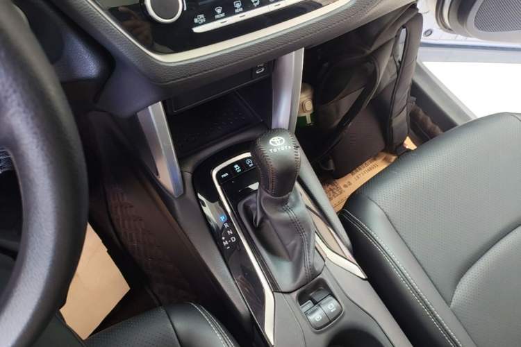 Used Toyota Corolla Cross 2023 2.0L Elite Edition Gear Lever