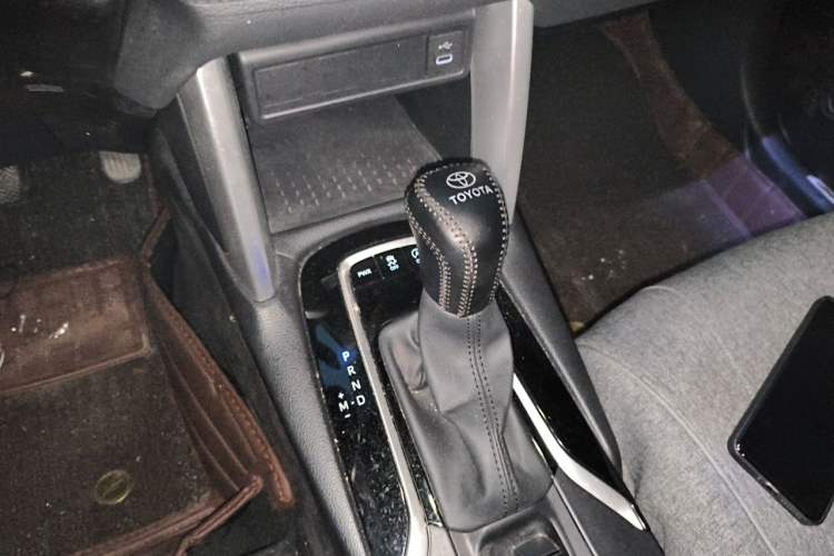 Used Toyota Corolla Cross 2023 2.0L Elite Edition Gear Lever