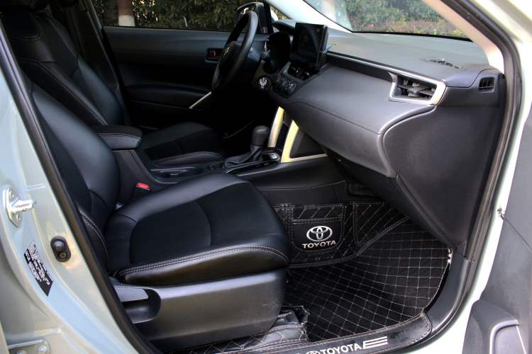 Used Toyota Corolla Cross 2023 2.0L Pioneer Edition Interior 3