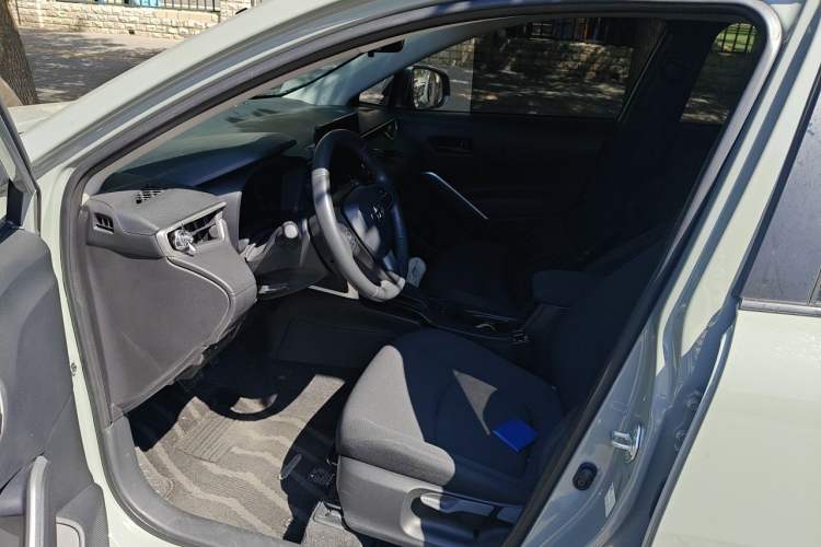 Used Toyota Corolla Cross 2023 Dual-Motor 2.0L Elite Edition Left Front Seat