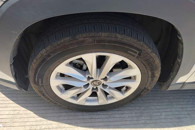 Used Toyota Corolla Cross 2023 2.0L Pioneer Edition Left Front Wheel Hub