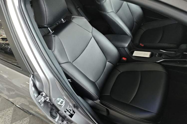 Used Toyota Corolla Cross 2023 Dual-Motor 2.0L Pioneer Edition Right Front Seat