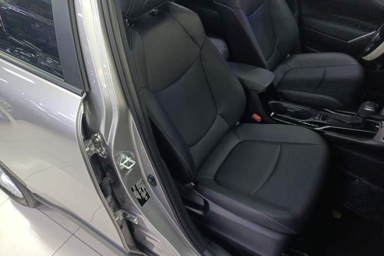 Used Toyota Corolla Cross 2023 2.0L Deluxe Edition Right Front Seat