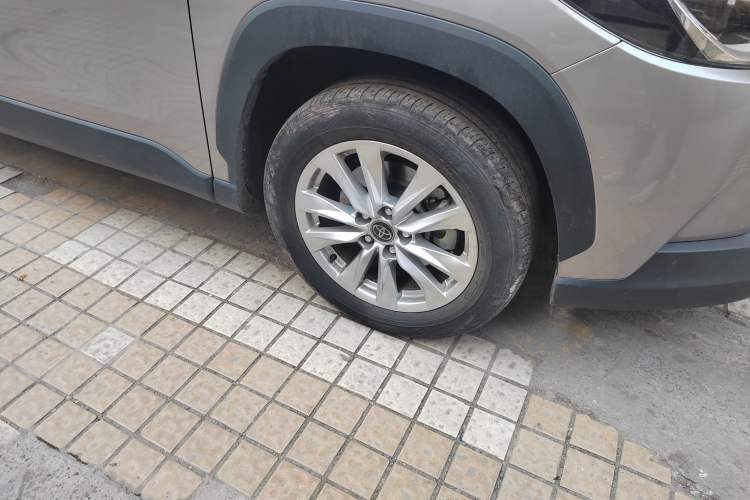 Used Toyota Corolla Cross 2023 Dual-Motor 2.0L Pioneer Edition Right Front Wheel Hub