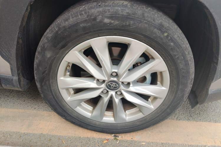 Used Toyota Corolla Cross 2023 Dual-Motor 2.0L Pioneer Edition Right Front Wheel Hub