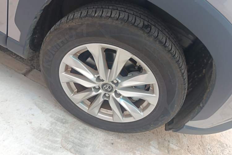 Used Toyota Corolla Cross 2023 2.0L Pioneer Edition Right Front Wheel Hub