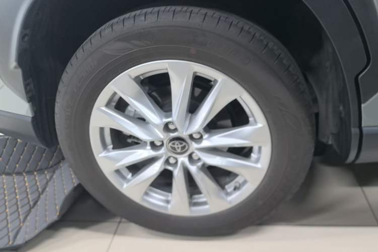 Used Toyota Corolla Cross 2023 2.0L Elite Edition Right Rear Wheel Hub
