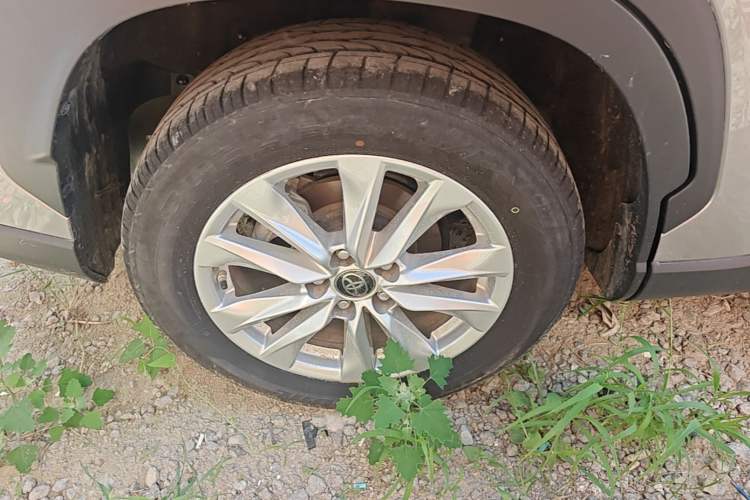 Used Toyota Corolla Cross 2023 2.0L Pioneer Edition Right Rear Wheel Hub