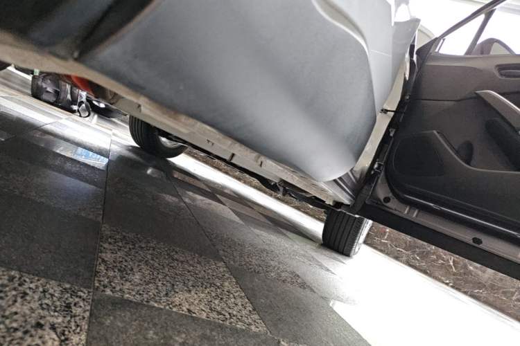 Used Toyota Corolla Cross 2023 Dual-Motor 2.0L Pioneer Edition Right Side Sill