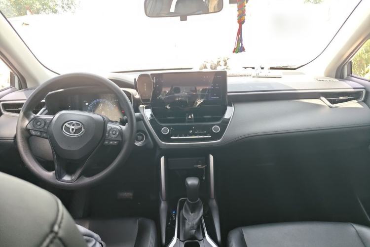 Used Toyota Corolla Cross 2023 2.0L Elite Edition Center Console