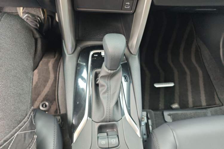 Used Toyota Corolla Cross 2023 2.0L Elite Edition Gear Lever