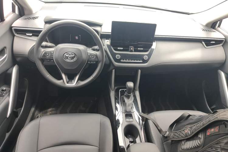Used Toyota Corolla Cross 2023 2.0L Deluxe Edition Center Console