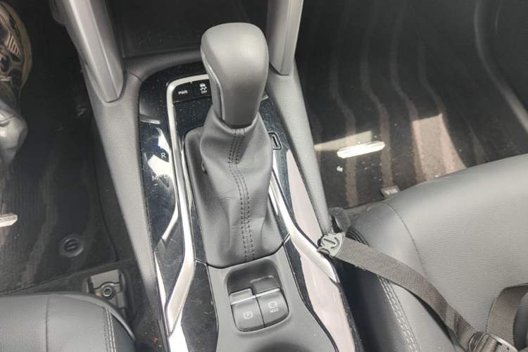 Used Toyota Corolla Cross 2023 2.0L Deluxe Edition Gear Lever