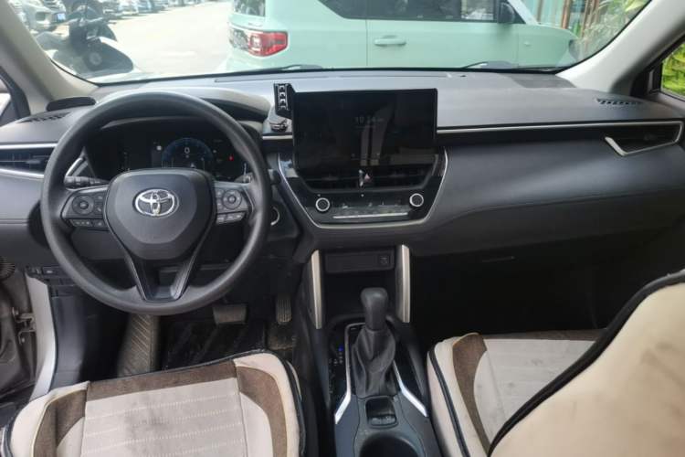 Used Toyota Corolla Cross 2023 2.0L Elite Edition Center Console