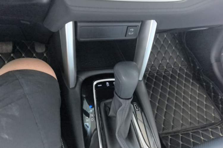 Used Toyota Corolla Cross 2023 2.0L Elite Edition Gear Lever