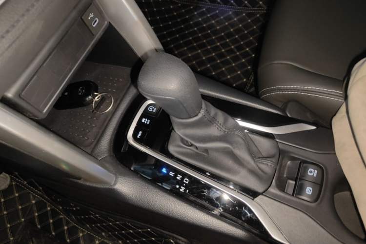 Used Toyota Corolla Cross 2023 2.0L Elite Edition Gear Lever