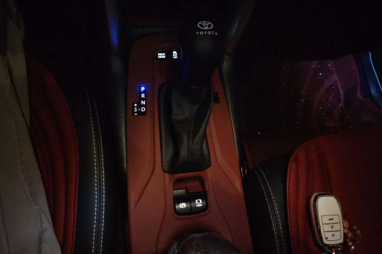 Used Toyota Corolla Cross 2023 Dual-Motor 2.0L Elite Edition Gear Lever