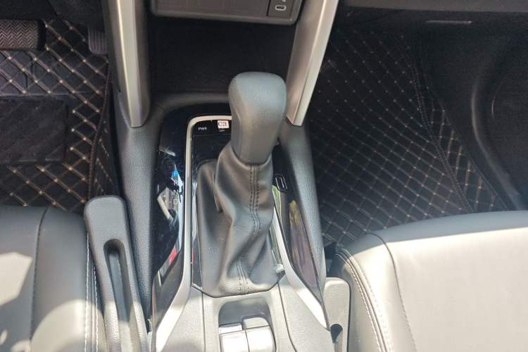 Used Toyota Corolla Cross 2023 2.0L Elite Edition Gear Lever