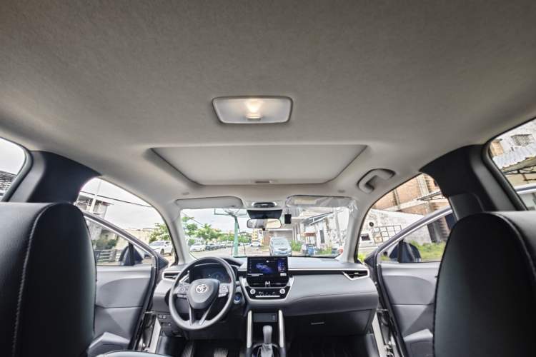Used Toyota Corolla Cross 2023 Dual-Motor 2.0L Elite Edition Interior 11