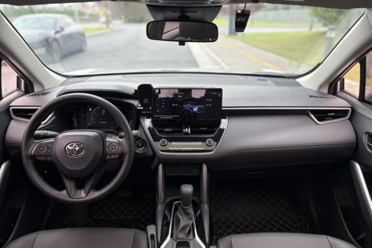 Used Toyota Corolla Cross 2023 2.0L Elite Edition Interior 4