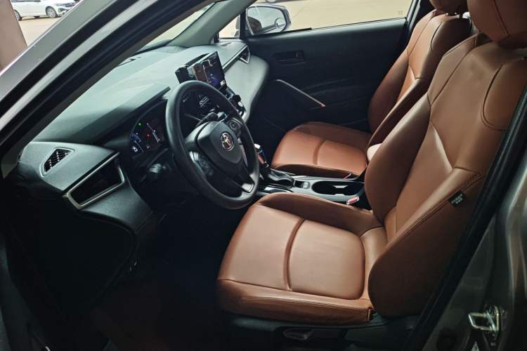 Used Toyota Corolla Cross 2023 Dual-Motor 2.0L Elite Edition Left Front Seat