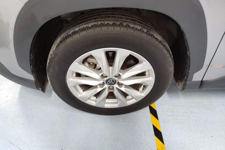 Used Toyota Corolla Cross 2023 2.0L Pioneer Edition Left Front Wheel Hub