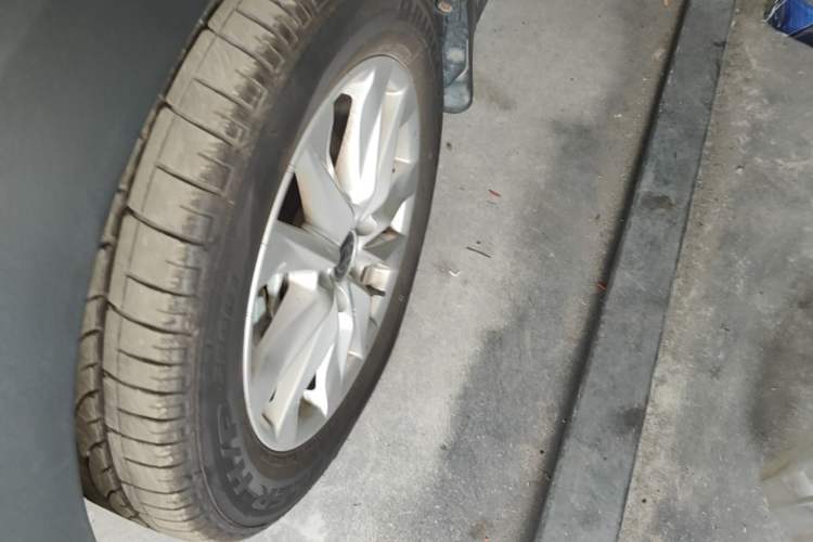Used Toyota Corolla Cross 2023 2.0L Elite Edition Left Front Wheel Hub