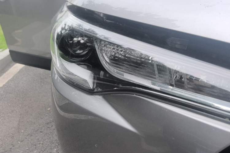 Used Toyota Corolla Cross 2023 2.0L Pioneer Edition Right Front Headlight