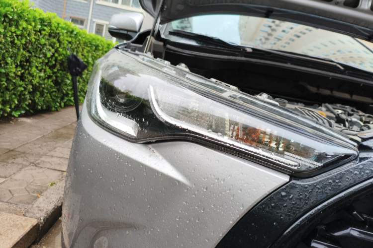 Used Toyota Corolla Cross 2023 2.0L Pioneer Edition Right Front Headlight