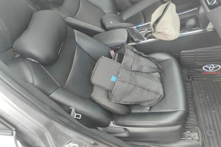 Used Toyota Corolla Cross 2023 2.0L Elite Edition Right Front Seat