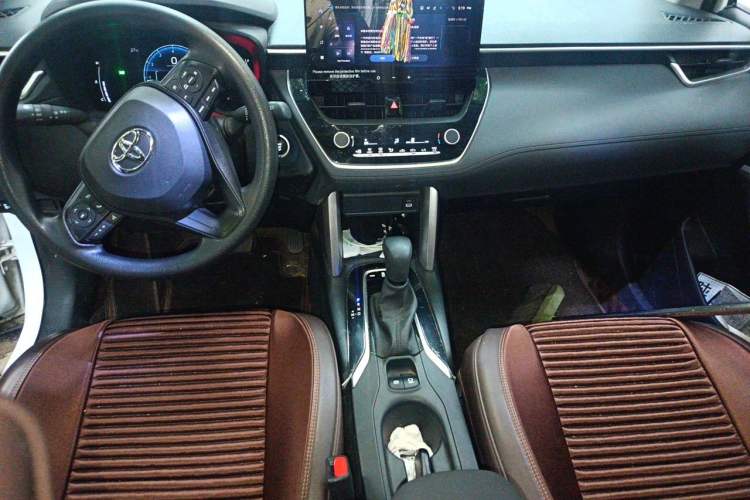 Used Toyota Corolla Cross 2023 2.0L Elite Edition Center Console