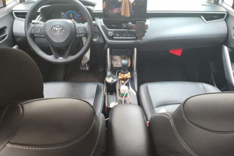 Used Toyota Corolla Cross 2023 2.0L Elite Edition Center Console