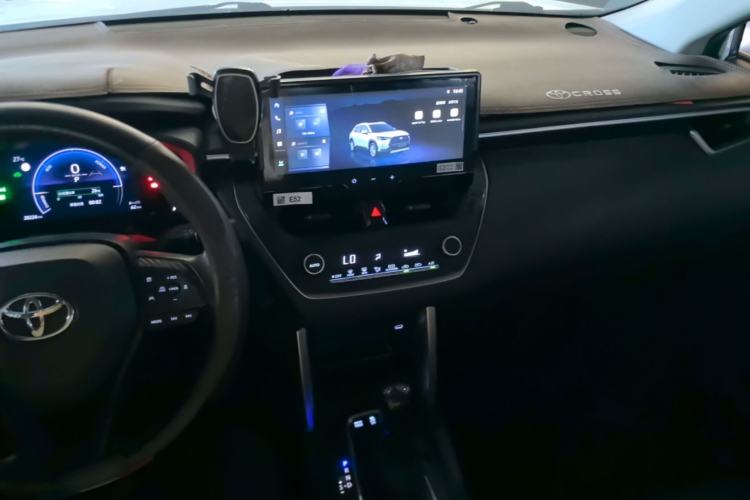 Used Toyota Corolla Cross 2023 Dual-Motor 2.0L Pioneer Edition Center Console
