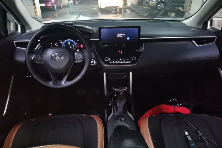 Used Toyota Corolla Cross 2023 2.0L Elite Edition Center Console