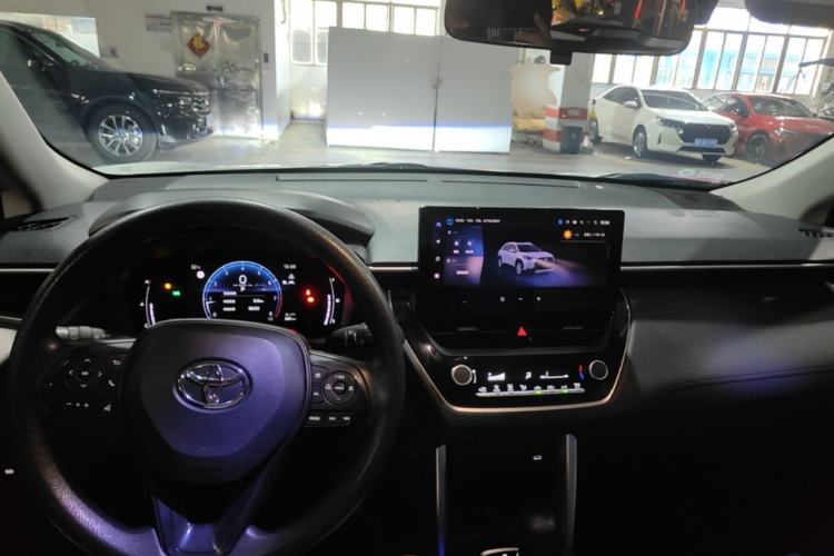 Used Toyota Corolla Cross 2023 2.0L Elite Edition Center Console