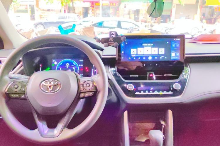 Used Toyota Corolla Cross 2023 Dual-Motor 2.0L Elite Edition Center Console