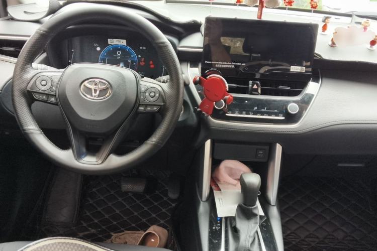 Used Toyota Corolla Cross 2023 2.0L Luxury Edition Center Console