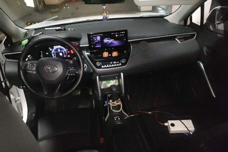 Used Toyota Corolla Cross 2023 2.0L Elite Edition Center Console