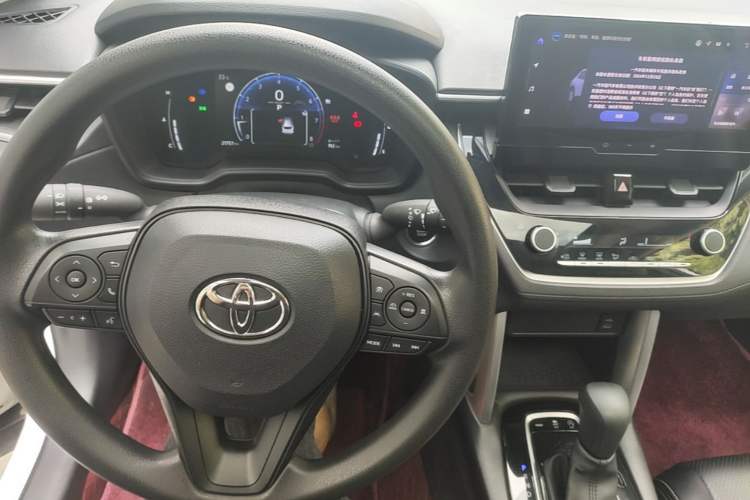 Used Toyota Corolla Cross 2023 2.0L Elite Edition Center Console