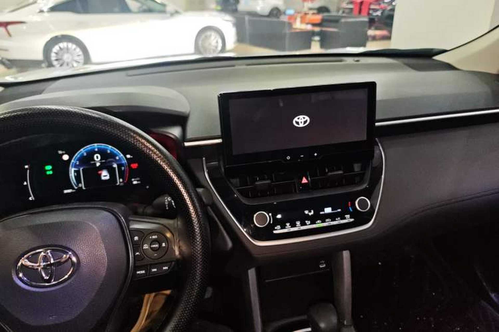 Used Toyota Corolla Cross 2023 2.0L Elite Edition Center Console